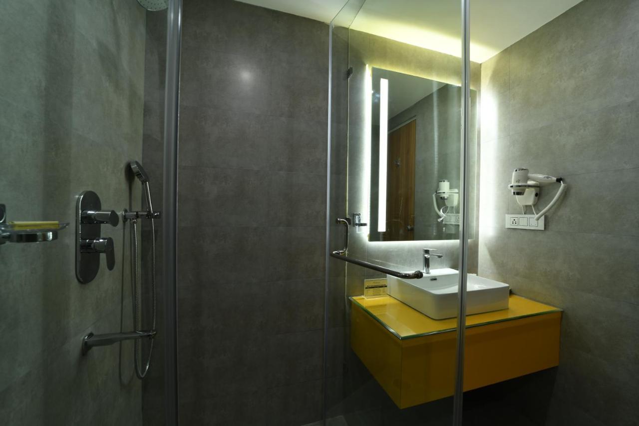 The President Hotel, Kumarapark Bangalore Esterno foto